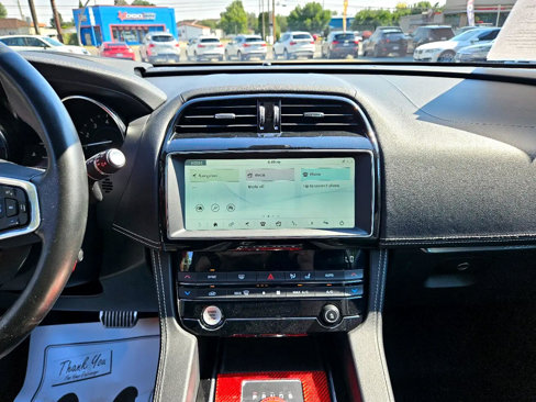 Used 2019 Jaguar F-PACE R-Sport image 19