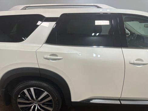 Used 2024 Nissan Pathfinder Platinum image 41