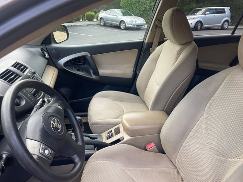 Used 2011 Toyota RAV4 4WD image 27