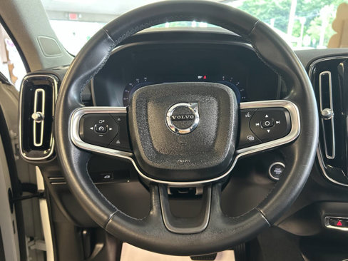 Used 2023 Volvo XC40 B5 Plus image 14