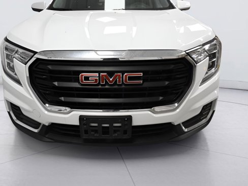 Used 2024 GMC Terrain SLE image 39