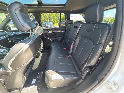 New 2025 Jeep Grand Cherokee Overland image 6