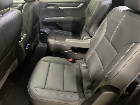 Used 2024 GMC Acadia Elevation image 11