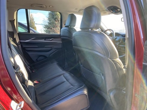 Used 2023 Jeep Grand Cherokee Limited image 23