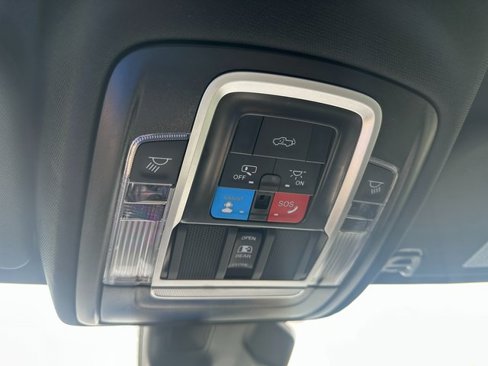 New 2025 RAM 1500 4x4 Crew Cab image 32