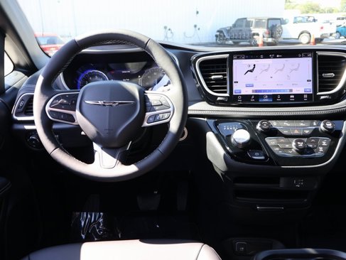 New 2026 Chrysler Pacifica Select image 18