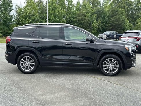 Used 2024 GMC Terrain SLT image 8