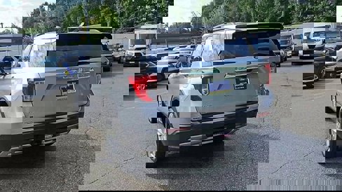 Certified 2022 Ford Explorer XLT w/ Equipment Group 202A image 2