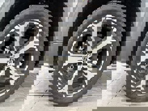 New 2025 Volkswagen Taos SEL image 27
