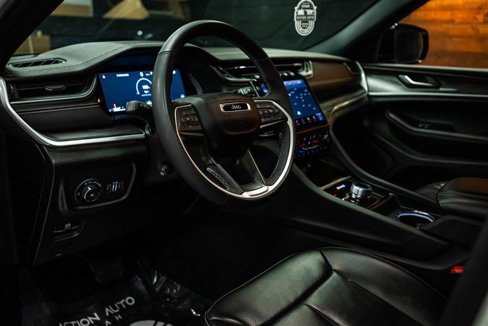 Used 2024 Jeep Grand Cherokee L Limited w/ Luxury Tech Group II image 8