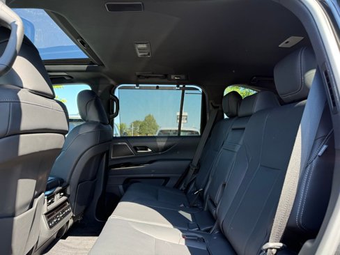 Used 2023 Lexus LX 600 4WD w/ Luxury Package image 15