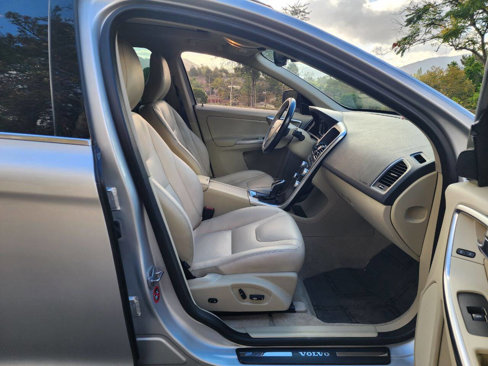 Used 2016 Volvo XC60 T5 Premier w/ Proximity Package image 14
