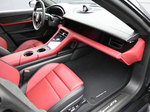 New 2025 Porsche Taycan GTS image 34