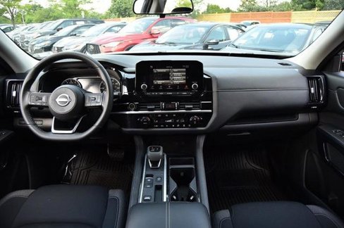 Certified 2024 Nissan Pathfinder SV image 8