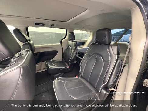 Used 2023 Chrysler Pacifica Limited image 10