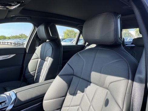 New 2026 BMW 750e xDrive image 15