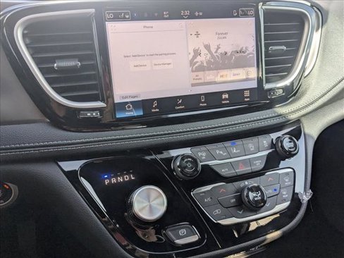 New 2025 Chrysler Pacifica Select image 13