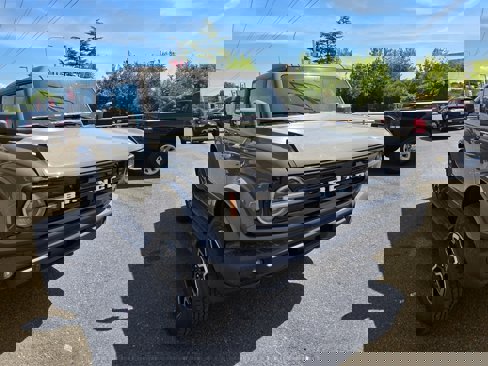 New 2025 Ford Bronco Outer Banks image 3