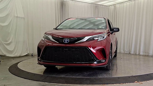 Used 2024 Toyota Sienna XSE image 4