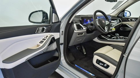 New 2026 BMW ALPINA XB7 image 33