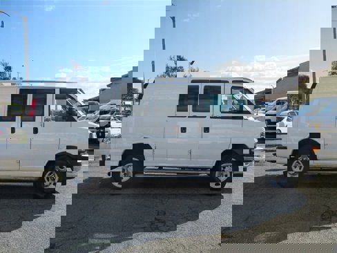 Used 2022 Chevrolet Express 2500 w/ Driver Convenience Package image 4