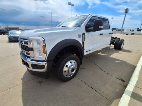 New 2025 Ford F550 4x4 Crew Cab image 4