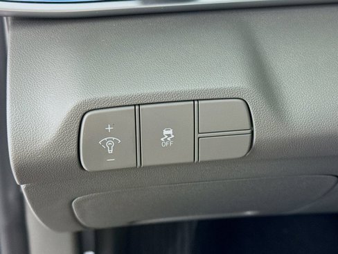 Certified 2025 Hyundai Elantra SEL image 10