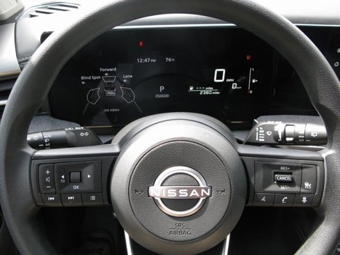 Used 2025 Nissan Kicks SV image 14