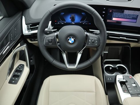 Used 2025 BMW X1 xDrive28i w/ Technology Package image 11