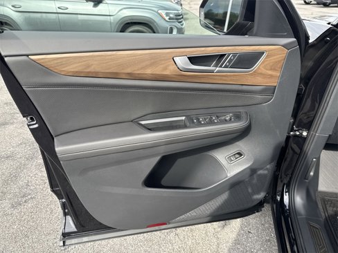 New 2025 Volkswagen Atlas SE image 22