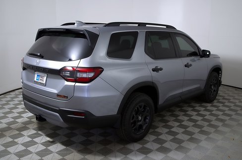 Certified 2025 Honda Pilot TrailSport image 7