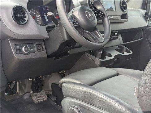 Used 2021 Mercedes-Benz Sprinter 2500 image 10