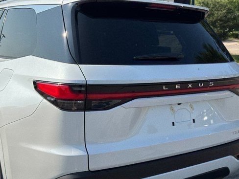 New 2025 Lexus TX 500h AWD image 12