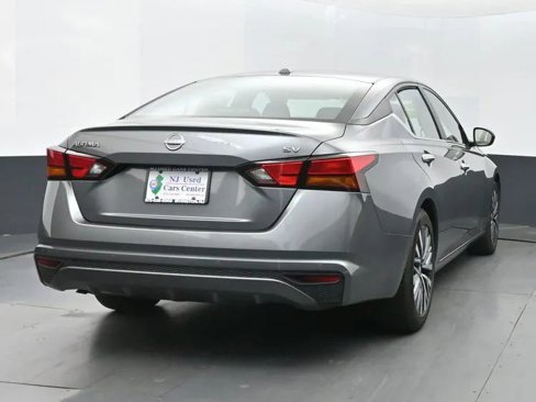 Used 2024 Nissan Altima 2.5 SV image 8