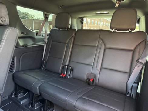 Used 2022 Chevrolet Suburban LT w/ Luxury Package image 12