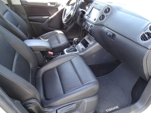 Used 2017 Volkswagen Tiguan S image 17