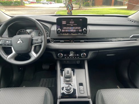 Used 2022 Mitsubishi Outlander ES image 16
