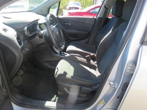 Used 2019 Chevrolet Trax LS image 10