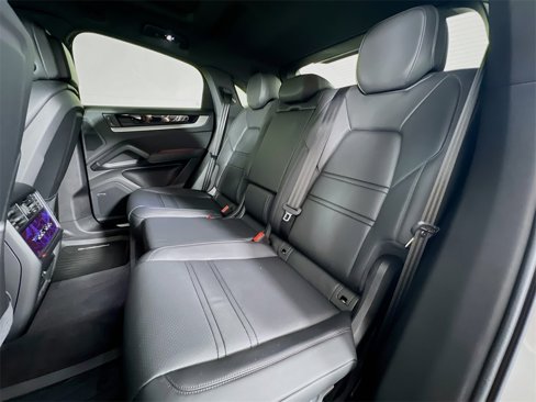 Used 2025 Porsche Cayenne Coupe image 24