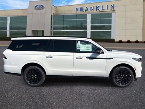 New 2025 Lincoln Navigator L Reserve w/ Jet Appearance Package image 8