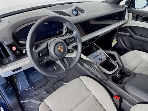 New 2025 Porsche Cayenne E-Hybrid image 4