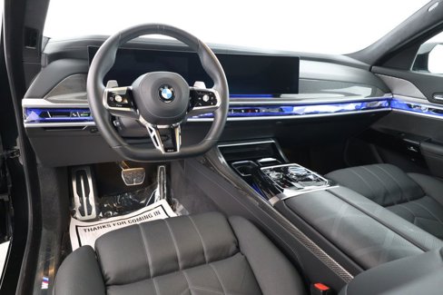 Used 2024 BMW 740i image 12