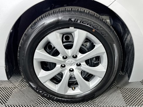 Used 2025 Toyota Corolla LE image 30