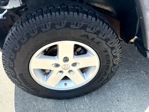 Used 2009 Jeep Wrangler Unlimited X image 9