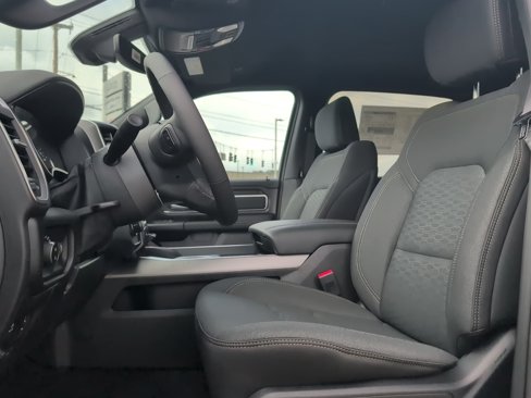 New 2025 RAM 1500 4x4 Crew Cab image 19