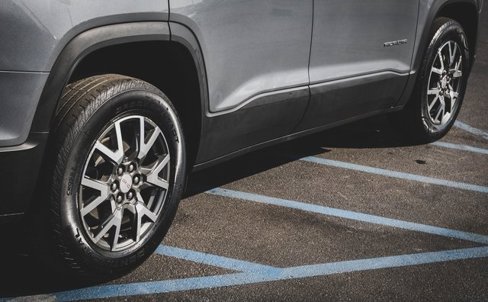 Used 2021 GMC Acadia SLE w/ Driver Convenience Package image 28