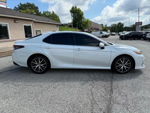 Used 2022 Toyota Camry XLE image 2