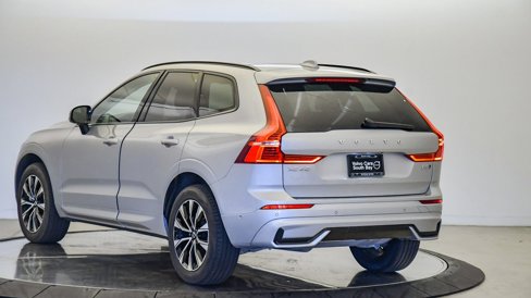 Certified 2025 Volvo XC60 B5 Plus image 2