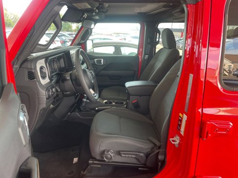Used 2025 Jeep Wrangler Sahara image 25
