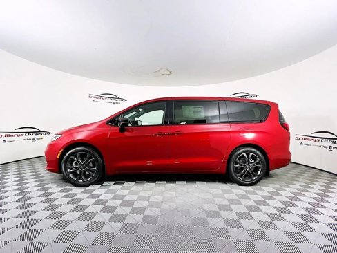 New 2026 Chrysler Pacifica Select image 5